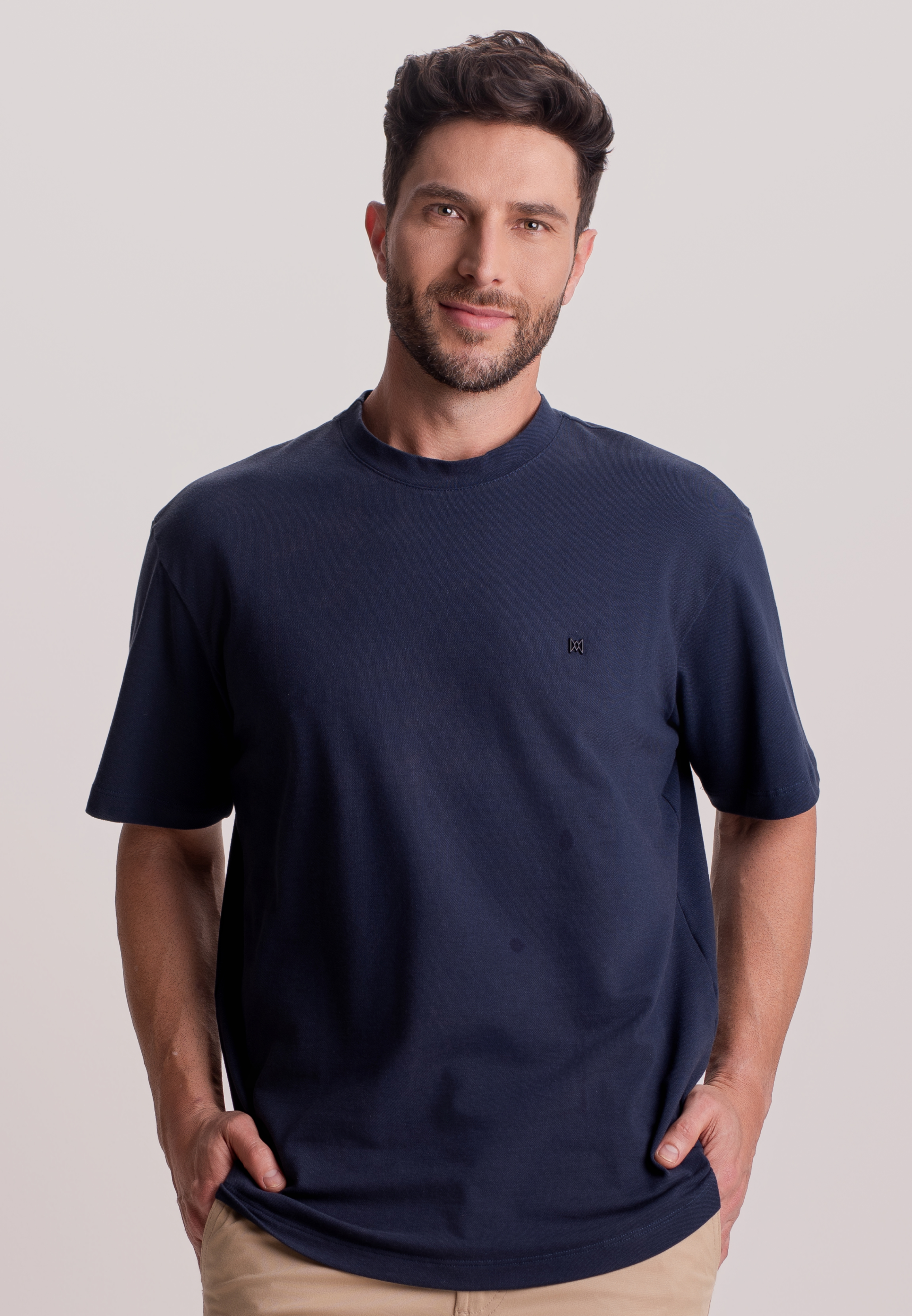 Camiseta Masculina Básica em Cotton Premium